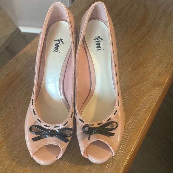 Fiona Women’s Heels. Excellent condition Size 6 - Picture 1 of 6